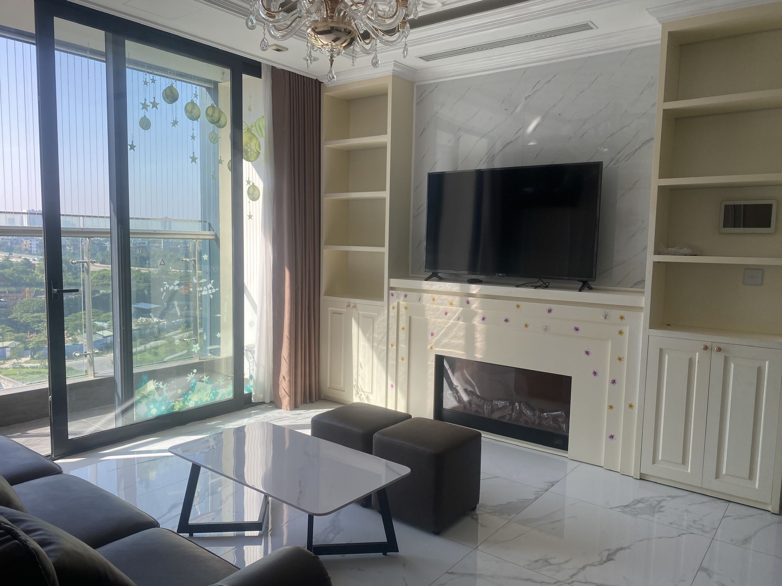 Cho thuê căn hộ chung cư cao cấp Sunshine City căn  04 tầng trung view đẹp